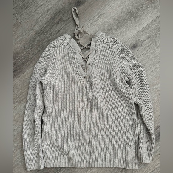 Banana Republic Light Gray Knit Sweater - Picture 2 of 3